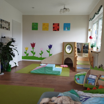 Spielturm mit Rutsche